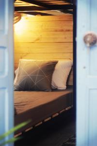 Giường Tầng Trong Phòng Ngủ Tập Thể Cho Nam Và Nữ (Bunk Bed in Mixed Dormitory Room)