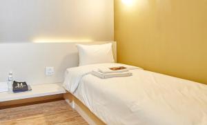 Phòng Đơn Có Phòng Tắm Riêng – Chỉ Cho Nữ (Single Room with Private Bathroom - Female Only)