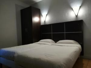 Twin Room room in Hotel du Globe 18