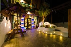 Phòng Deluxe Giường Đôi Có Ban Công (Deluxe Double Room with Balcony)