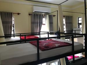Giường trong Phòng ngủ tập thể 4 người (Bed in 4-Bed Dormitory Room)