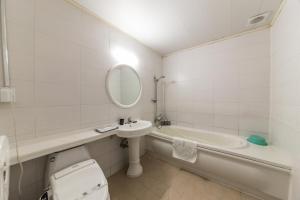 Phòng Giường Đôi với Quyền sử dụng Spa (Double Room with Sauna Access)