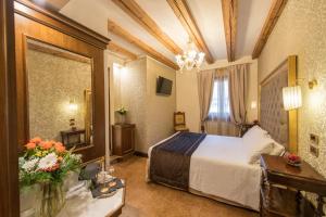 Classic Double Room room in Palazzo Bembo - Exclusive Accommodation