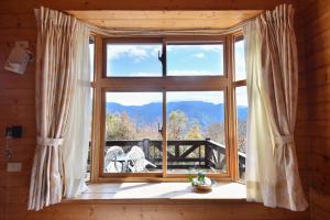 Phòng Giường Đôi Nhìn Ra Núi (Double Room with Mountain View)