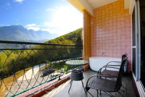 Phòng Deluxe Giường Đôi Có Bồn Tắm (Deluxe Double Room with Bath)