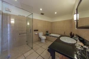 Suite Gia Đình Grand Với Tầm Nhìn Ra Hồ Bơi & Vườn (Grand Family Suite Garden & Pool View)