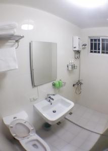 Phòng Giường Đôi Có Ban Công (Double Room with Balcony)