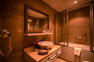 Double or Twin Room room in Avicenna Hotel