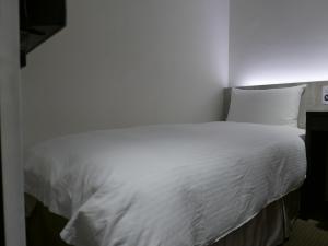 Phòng đơn với phòng tắm chung (không có cửa sổ)
(Single Room with Shared Bathroom (No Window))