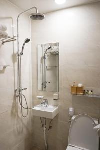 Phòng 2 Giường Đơn Có Phòng Tắm (Twin Room with Bathroom)
