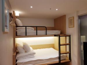 Phòng Ba Người Cho 3 Người - Không Hút Thuốc (Triple Room for 3 People - Non-Smoking)