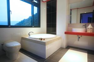 Phòng có giường cỡ King nhìn ra cảnh núi non (King Room with Mountain View)