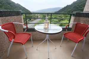 Phòng có giường cỡ King nhìn ra cảnh núi non (King Room with Mountain View)