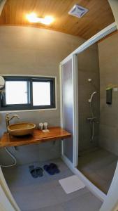 Phòng có giường cỡ King nhìn ra cảnh núi non (King Room with Mountain View)