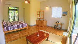 Phòng có giường cỡ King nhìn ra cảnh núi non (King Room with Mountain View)
