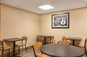 Super 8 by Wyndham Mount Laurel - image 2