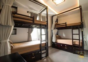 1 người trong phòng Tập Thể 4 giường (Nam & Nữ) (1 Person in 4-Bed Dormitory - Mixed)