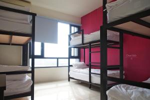 Giường Trong Phòng Ngủ Tập Thể 6 Giường (Bed in 6-Bed Dormitory Room)