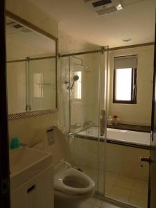 Phòng Deluxe Giường Đôi Có Ban Công (Deluxe Double Room with Balcony)