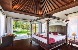 Phòng Super Deluxe nhìn ra Biển (Super Deluxe Sea View)