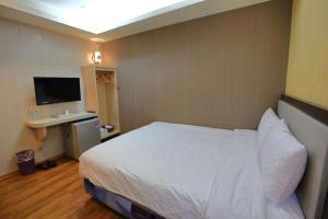 Phòng Tiêu Chuẩn Giường Đôi Với Phòng Tắm Chung (Standard Double Room with Shared Bathroom)