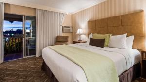 Queen Room with Roll-in Shower - Non-Smoking room in Best Western Plus Pepper Tree Inn