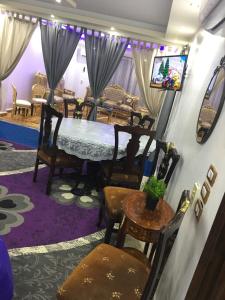 Deluxe Apartment room in Al Marwa Apartment in Dokki - Families Only