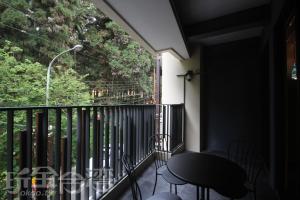 Phòng Hai Giường Đơn Cao Cấp (Superior Twin Room with Balcony)
