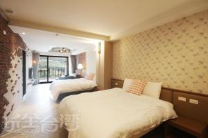 Phòng 2 Giường Đơn Nhìn Ra Núi (Twin Room with Mountain View)