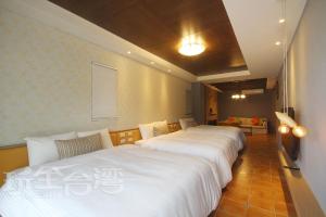 Phòng Gia đình nhìn ra Núi (Family Room with Mountain View)