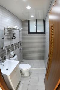 Phòng Tiêu Chuẩn Giường Đôi (Standard Double Room)
