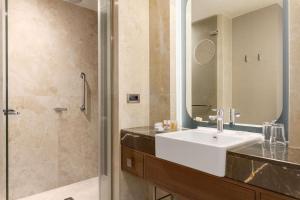 Corner King Suite - Smoking room in Ramada Plaza Istanbul Tekstilkent