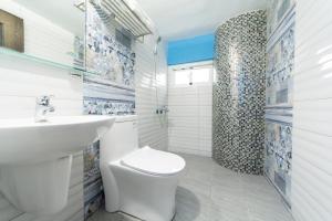 Phòng 2 Giường Đơn Nhìn Ra Biển (Twin Room with Sea View)