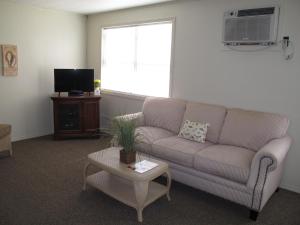 Two-Bedroom Apartment room in Little Ted's Cottages