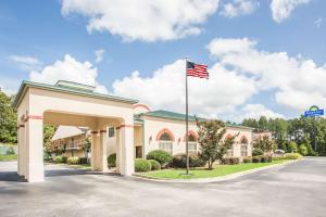 Days Inn & Suites by Wyndham Columbia Airport in Columbia