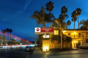 Best Western Plus Carriage Inn in Los Angeles