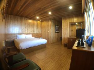 Phòng 4 Người Có Ban Công (Quadruple Room with Balcony)