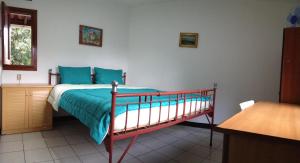 Nhà 6 Phòng ngủ (Six-Bedroom House)