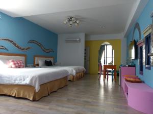 Phòng Deluxe Có 2 Giường Cỡ Queen (Deluxe Queen Room with Two Queen Beds)