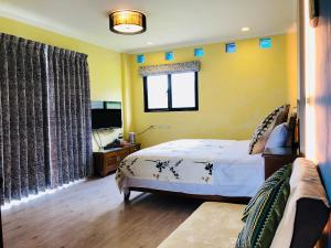 Phòng Đôi Loại Sang có Giường Phụ (Deluxe Double Room with Extra Bed)