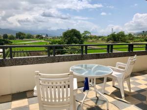 Phòng Đôi Loại Sang có Giường Phụ (Deluxe Double Room with Extra Bed)
