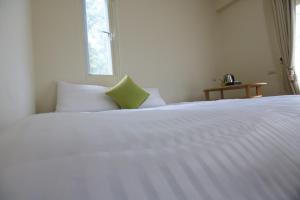 Phòng Giường Đôi Nhìn Ra Núi (Double Room with Mountain View)