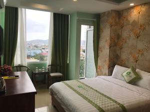 Phòng Deluxe Giường Đôi Có Ban Công (Deluxe Double Room with Balcony)