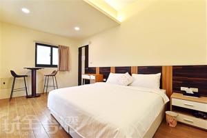 Phòng Có Giường Cỡ Queen Với Ban Công (Queen Room with Balcony)