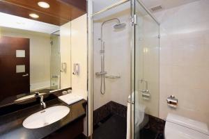 Phòng Hai Giường Đơn Loại Sang (Deluxe Twin Room)