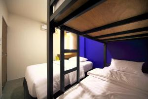 Phòng 3 người có phòng tắm chung (Triple Room with Shared Bathroom)