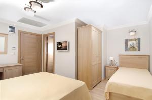 Standard Triple Room room in Hotel Expocity Istanbul