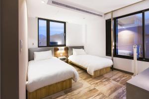Phòng Hai Giường Đơn Loại Sang (Deluxe Twin Room)