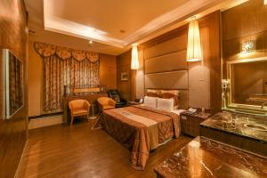 Phòng Deluxe Giường Đôi Có Bể Sục (Deluxe Double Room with Jacuzzi )