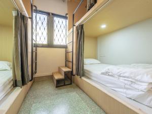 1 Người trong Phòng Tập Thể 6 Giường - Chỉ cho Nữ (1 Person in 6-Bed Dormitory - Female Only)